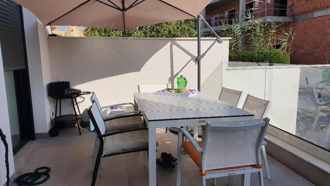 Chalet Con Piscina Privada En La Urb. De Puerto Rey Los Amarguillos Ngoại thất bức ảnh